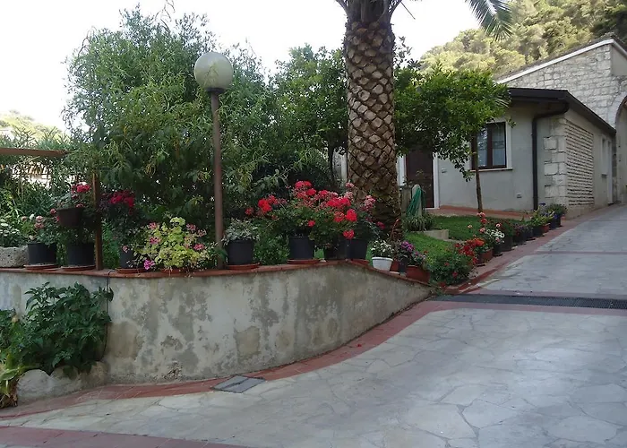 Bed and breakfast Pineta Monserrato 3*